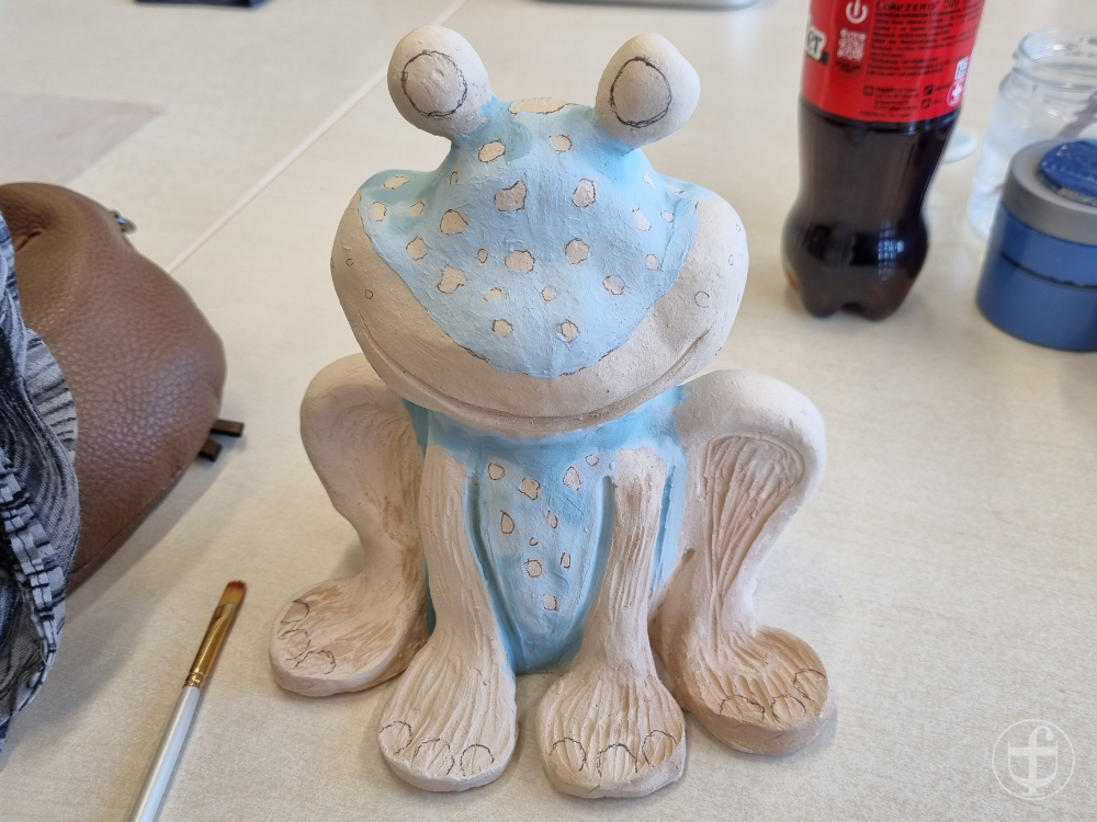 Froggy wird bemalt. Fotografie von Daniela Joss