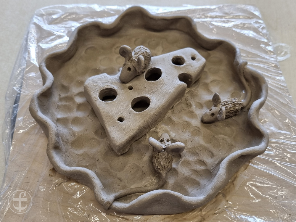 Grundform, Schale mit Käse und Mäusen. Fotografie von Daniela Joss