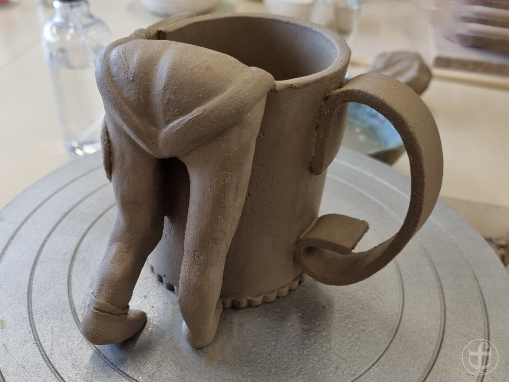 Tasse mit Skulptur. Fotografie von Daniela Joss