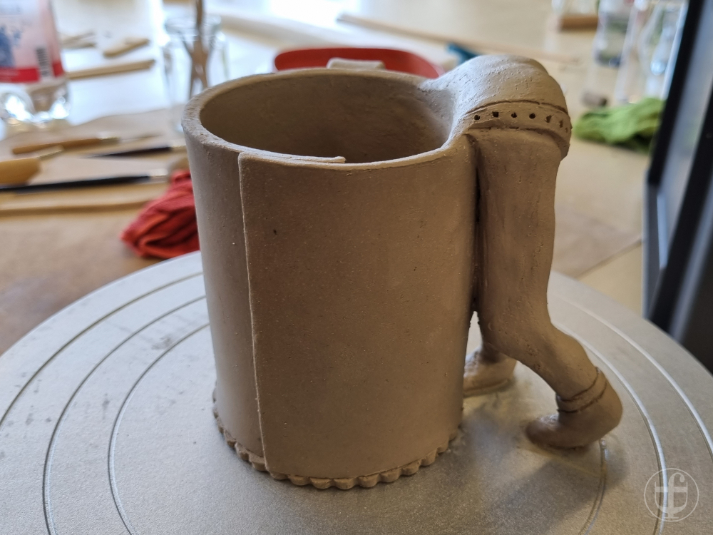 Tasse mit Skulptur. Fotografie von Daniela Joss