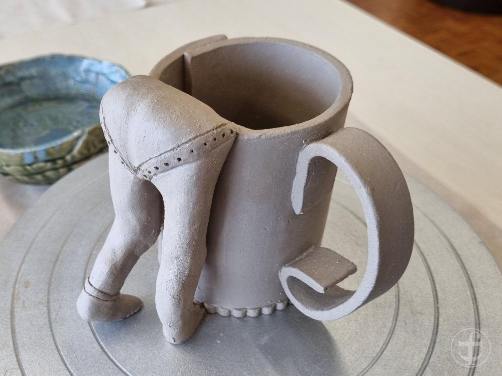 Tasse mit Skulptur. Fotografie von Daniela Joss
