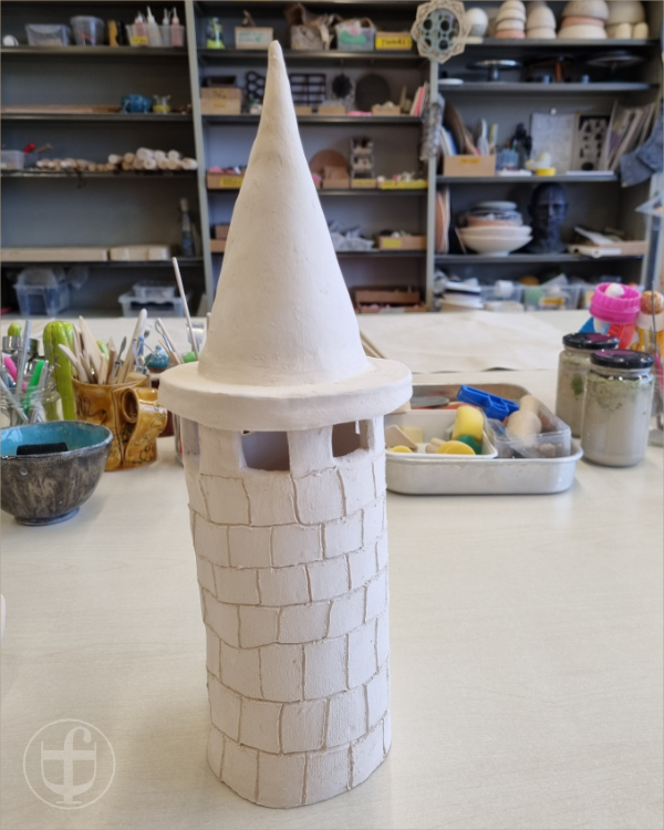 Der Turm ist fertig gestaltet. Fotografie von Daniela Joss