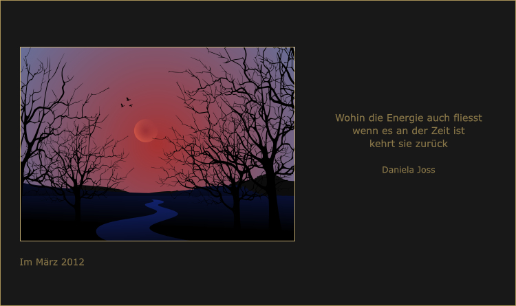 Blattlose Baumsilhouetten am Fluss in der Abenddämmerung.