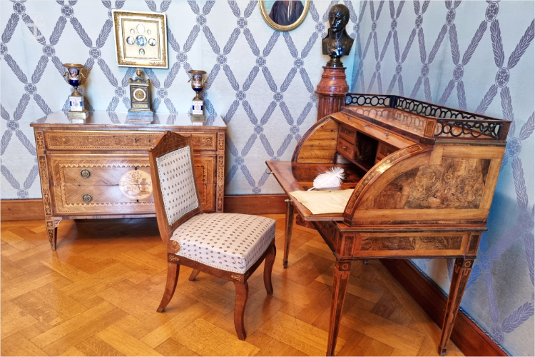 Louis XVI-Zylinderschreibtisch von Daniela Joss