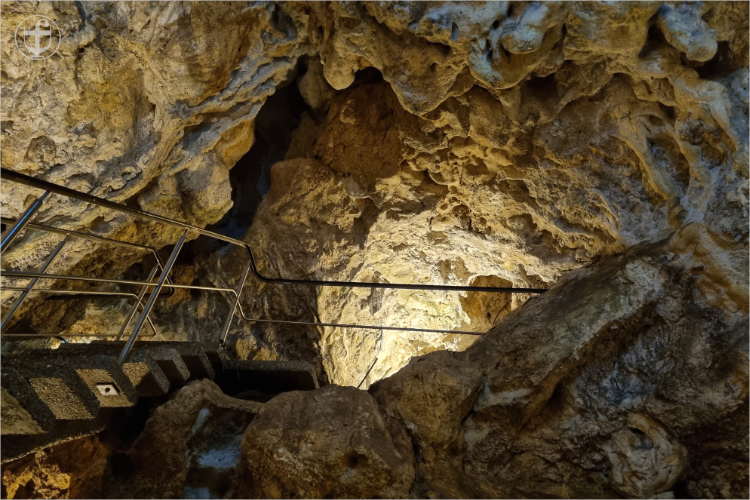 Karsthöhle, ausgewaschene Feldformationen von Daniela Joss