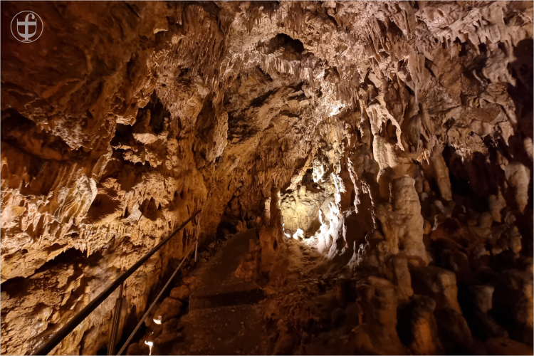 zerstörte Tropfsteinhöhle von Daniela Joss