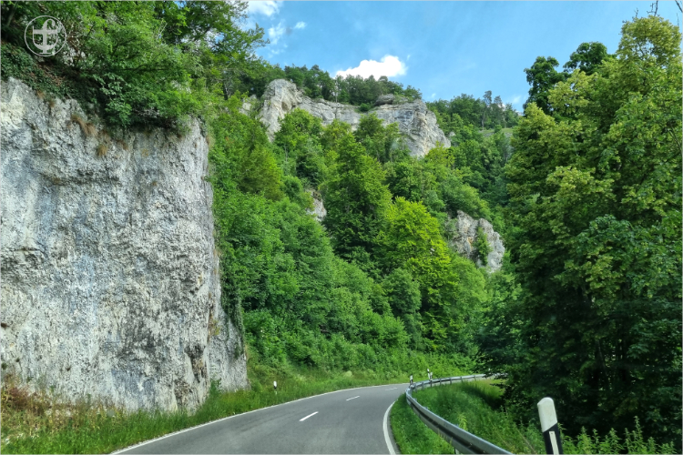 Panoramastrasse zwischen Beuron und Sigmaringen mit Felsmassiven von Daniela Joss