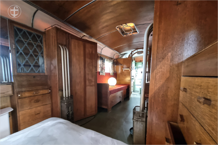 Blick zum Wohnbereich im Caravan Knight von Daniela Joss