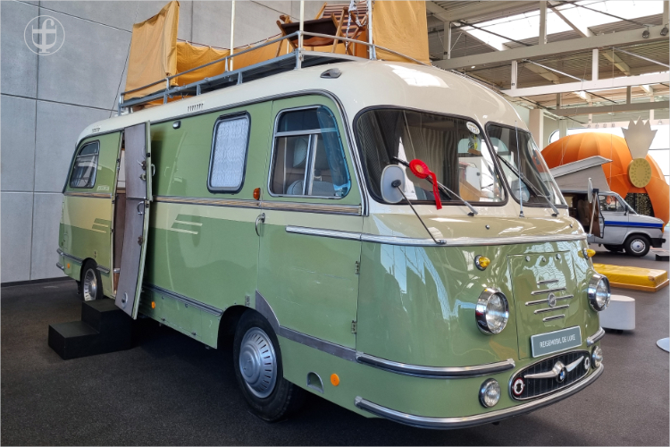 Mikafa Reisemobil De Luxe 1959 von Daniela Joss