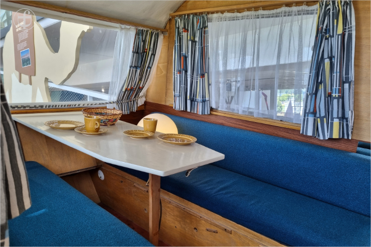 Bürstner Delphin 280 L De Luxe 1961 Innenansicht, Sitzecke von Daniela Joss